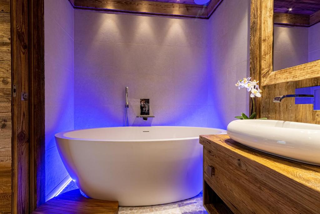 Arc 1950 ambiance chalet luxe 57pers dans residence 5 skis aux pieds avec SPA appartement pied des pistes 3