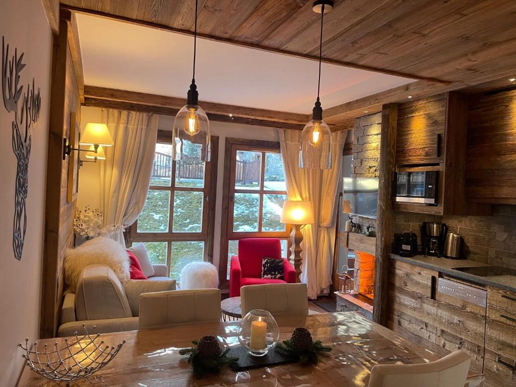 Arc 1950 appt luxe 2 4pers skis aux pieds SPA piscines interieure et exterieure sauna hammam appartement pied des pistes 6