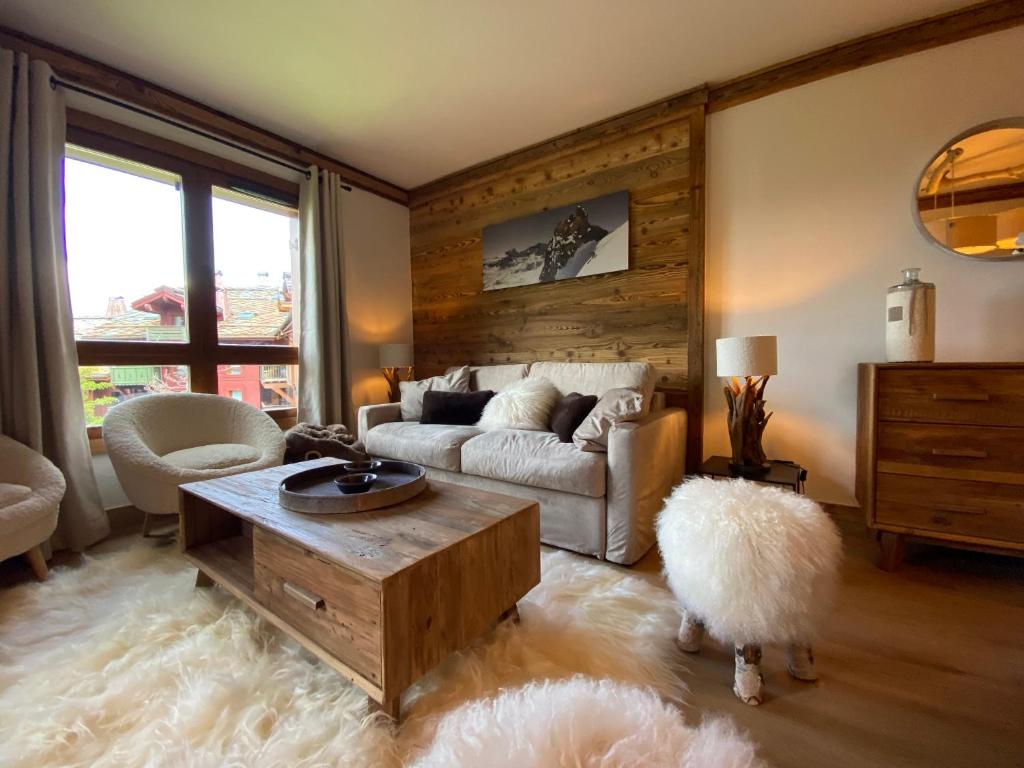 Arcs 1950 Appartement Luxe type chalet 5 a 7 personnes Vue imprenable sur le Montblanc skis aux pieds appartement pied des pistes 8