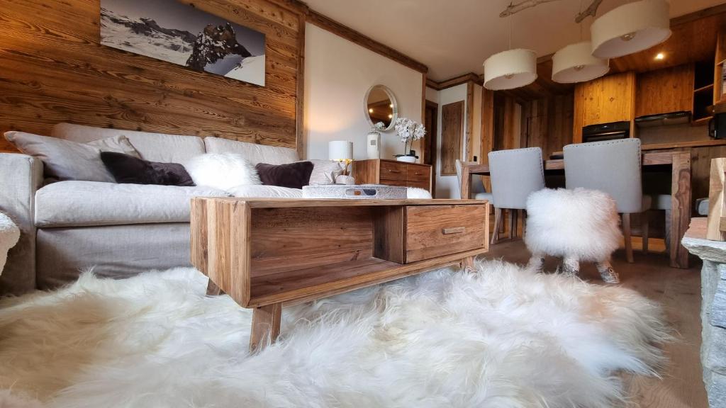 Arcs 1950 Appartement Luxe type chalet 5 a 7 personnes Vue imprenable sur le Montblanc skis aux pieds appartement pied des pistes 9