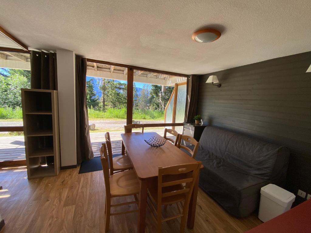 appartement au pied des pistes Au pays des marmottes Appartement 6 personnes plein sud sans vis à vis avec terrasse