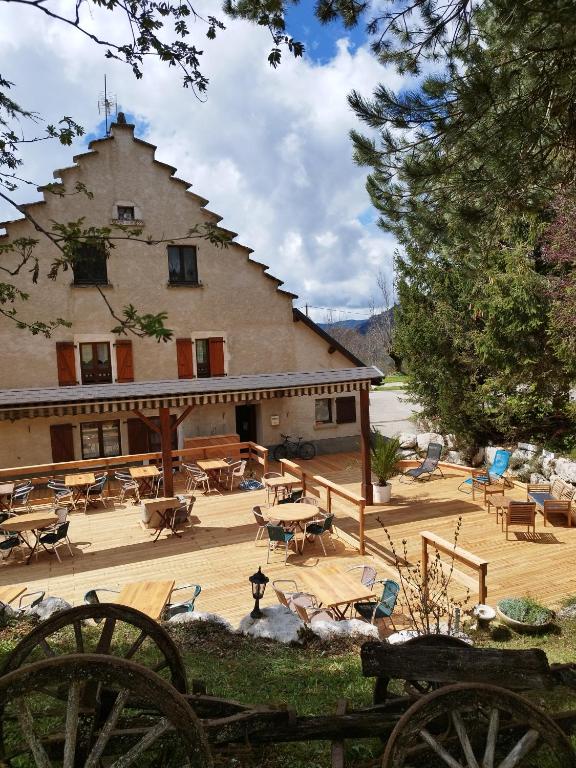 Auberge des Montauds Hotel Restaurant hotel pied des pistes 7