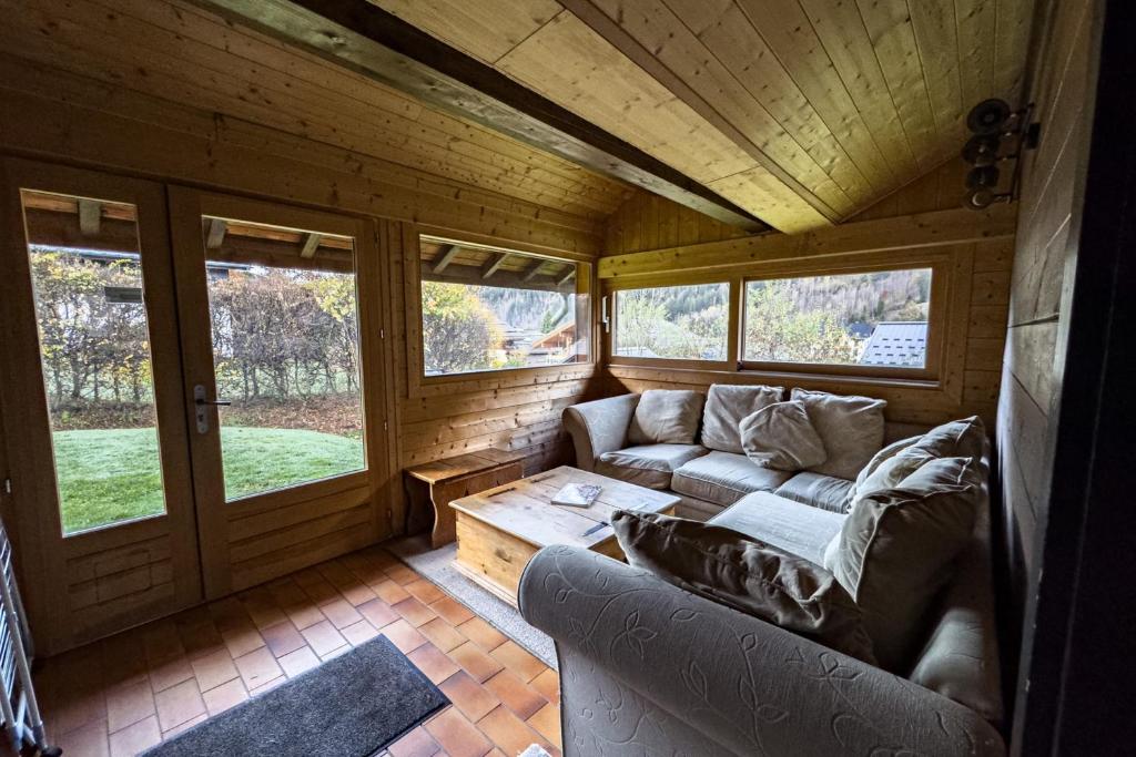 Authentic family chalet with garden in Chamonix chalet pied des pistes 1