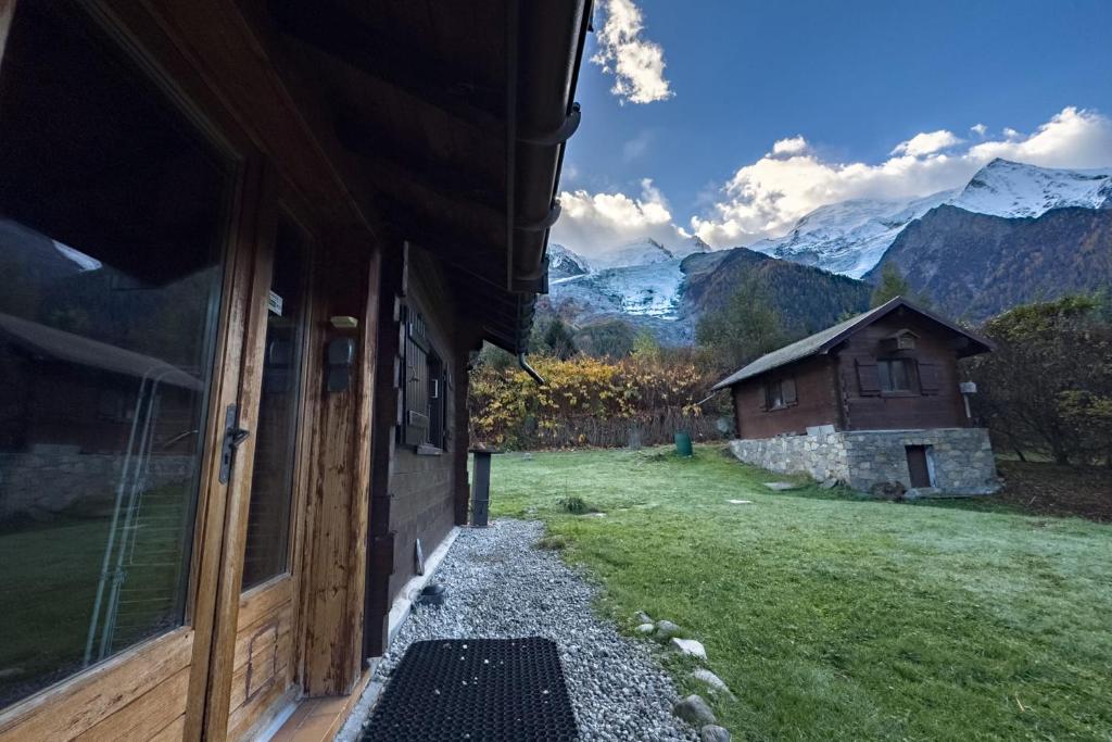Authentic family chalet with garden in Chamonix chalet pied des pistes 10