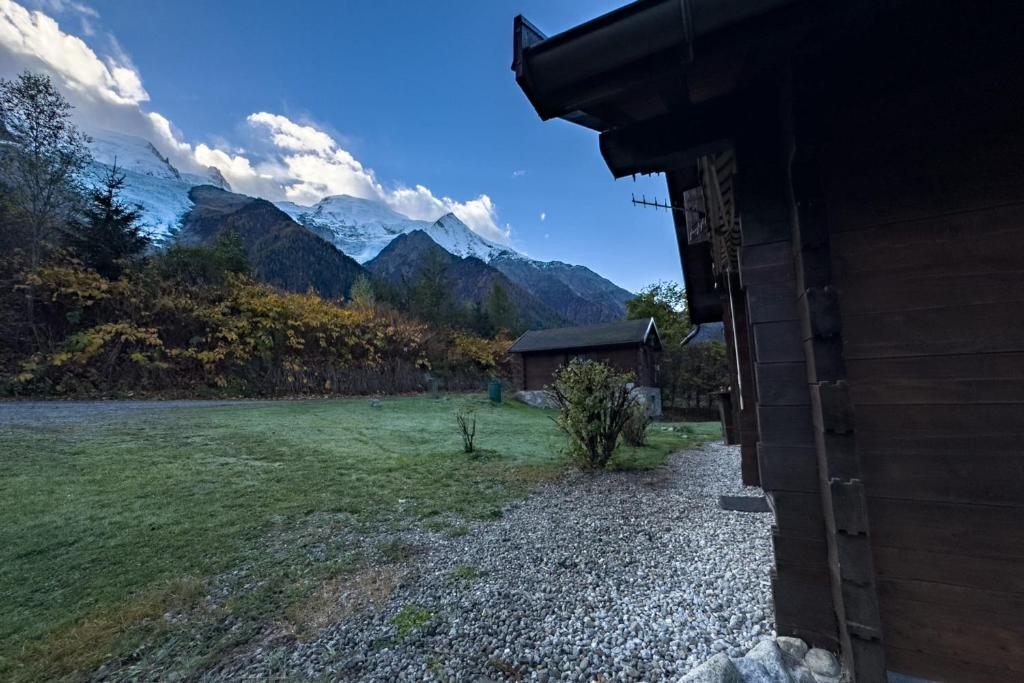 Authentic family chalet with garden in Chamonix chalet pied des pistes 11