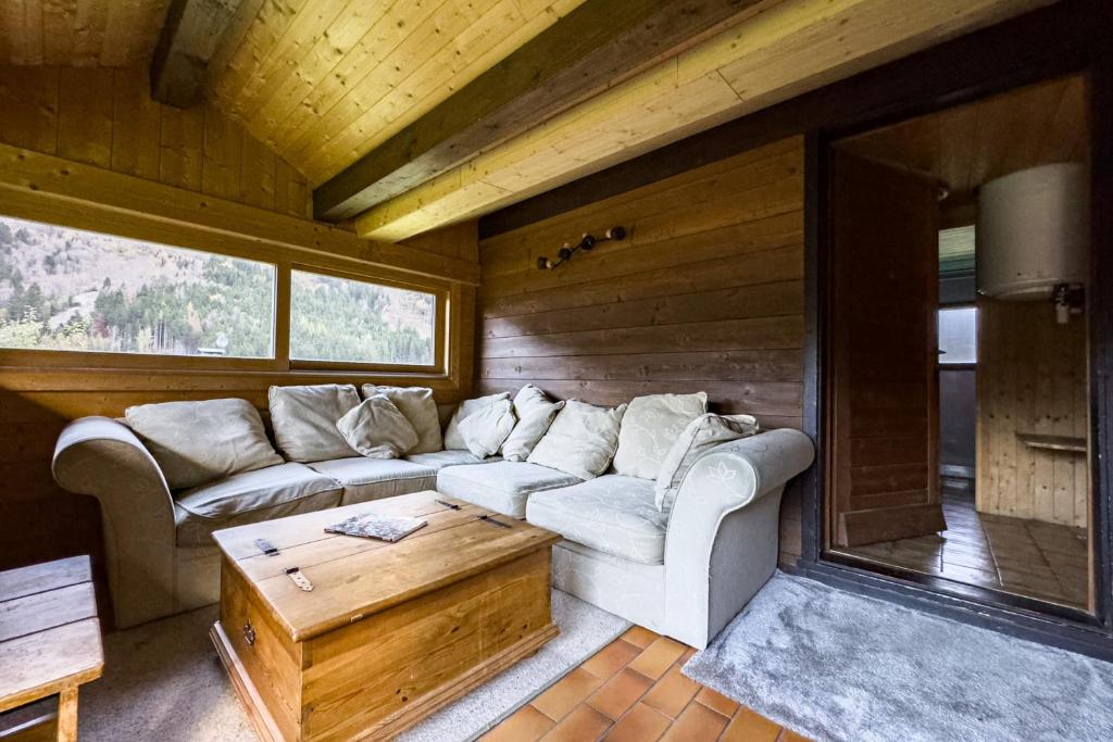 Authentic family chalet with garden in Chamonix chalet pied des pistes 12