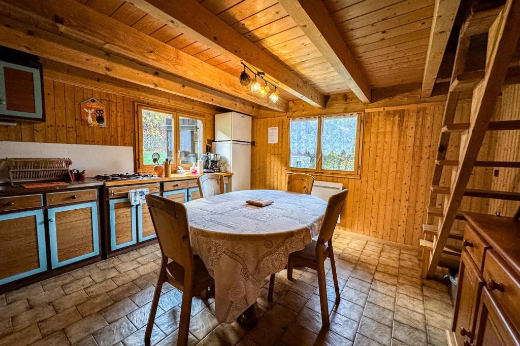Authentic family chalet with garden in Chamonix chalet pied des pistes 3
