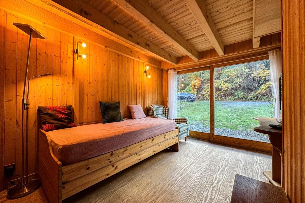 Authentic family chalet with garden in Chamonix chalet pied des pistes 6