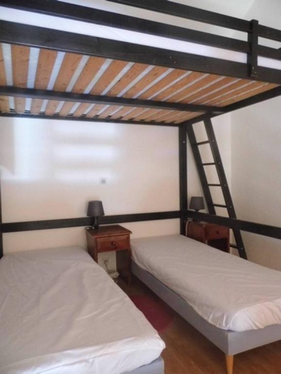 Azur Sancy Skis aux pieds appartement pied des pistes 1