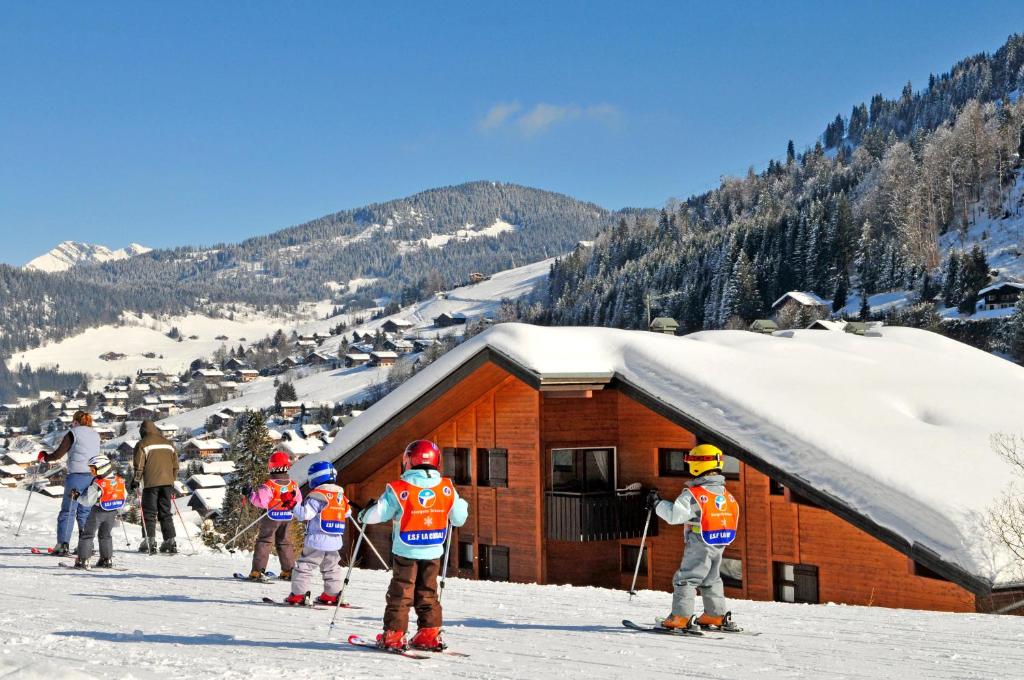 Azureva La Clusaz les Aravis hotel pied des pistes 17