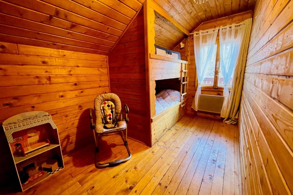 Beautiful chalet near the center of Briancon chalet pied des pistes 8
