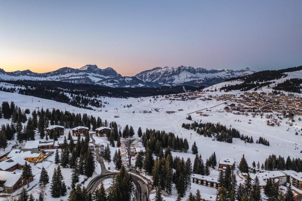 Belambra Clubs Les Saisies Les Embrunes Ski pass included hotel pied des pistes 2