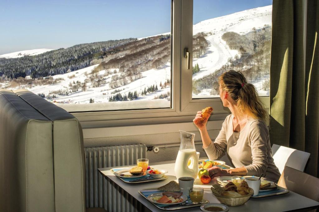 Belambra Clubs Superbesse Le Chambourguet hotel pied des pistes 9