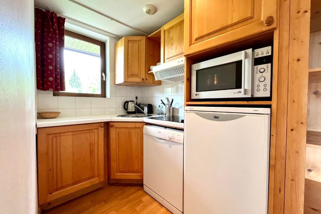 Bright 50 m cocoon with balcony in Combloux appartement pied des pistes 2