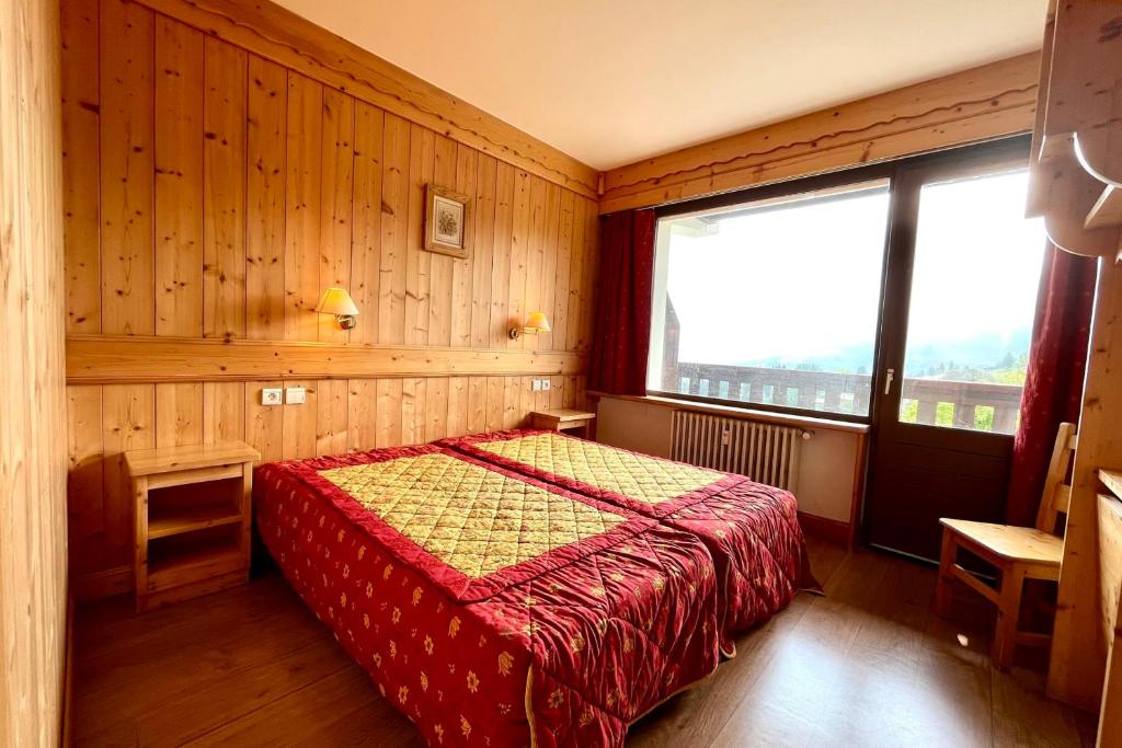 Bright 50 m cocoon with balcony in Combloux appartement pied des pistes 3