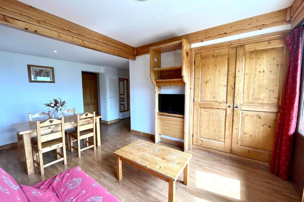 Bright 50 m cocoon with balcony in Combloux appartement pied des pistes 7