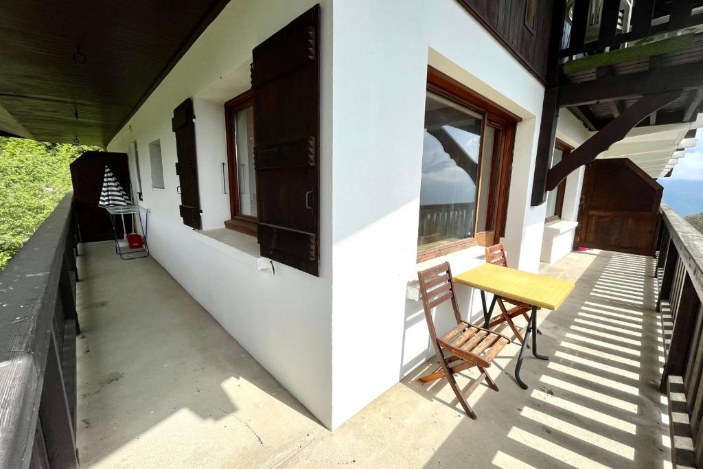 Bright 50 m cocoon with balcony in Combloux appartement pied des pistes 9