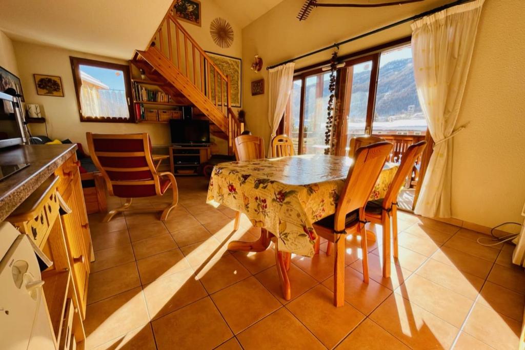 Bright cosy nest view La Salle les Alpes appartement pied des pistes 1