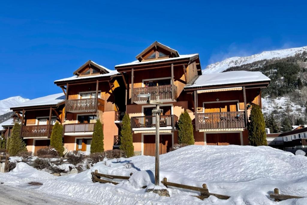 Bright cosy nest view La Salle les Alpes appartement pied des pistes 11