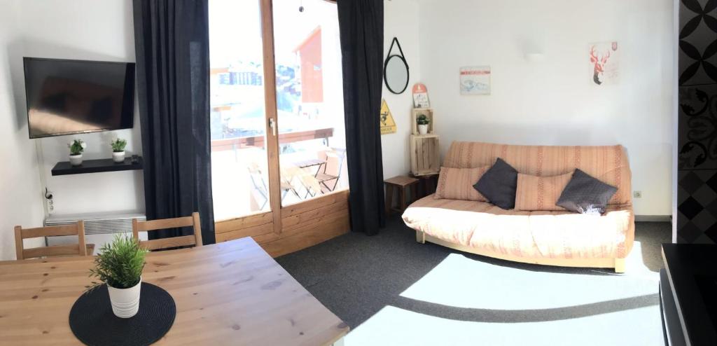 Bright studio with balcony appartement pied des pistes 1