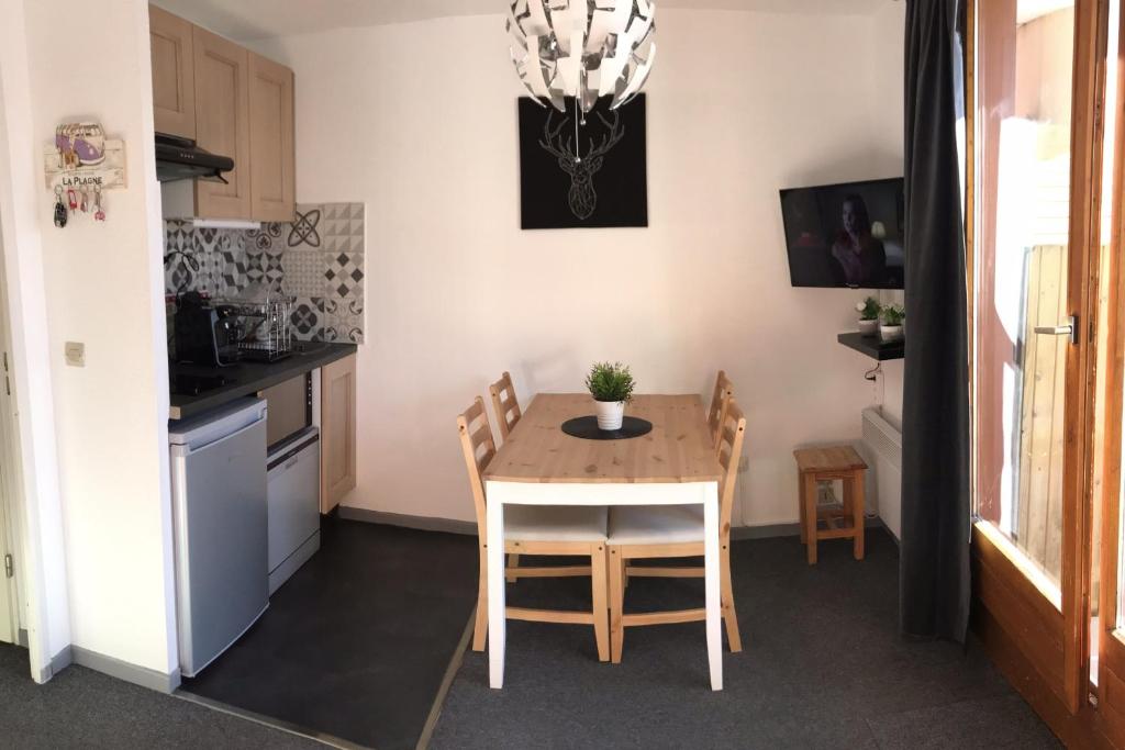 Bright studio with balcony appartement pied des pistes 3