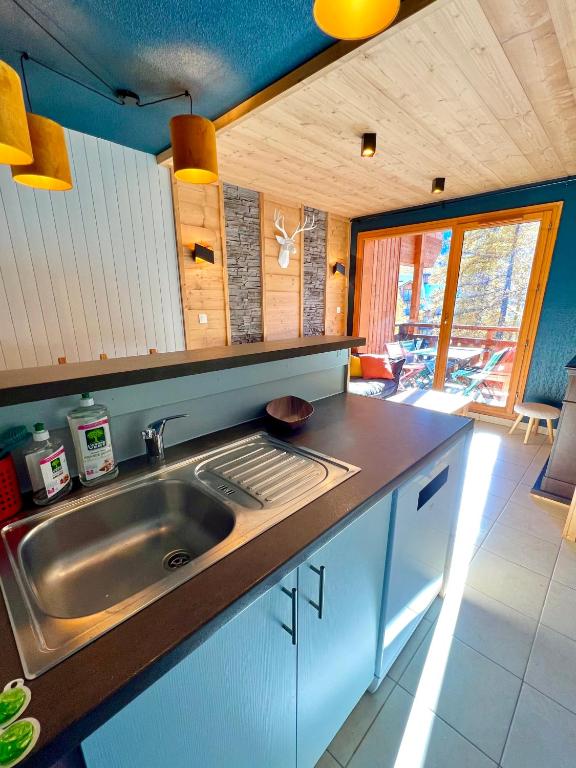 CENTRE STATION 1800 Dernier etage Renove 2 Chambres 6 personnes Skis aux pieds appartement pied des pistes 13