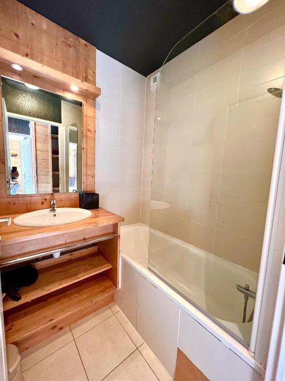 CENTRE STATION 1800 Dernier etage Renove 2 Chambres 6 personnes Skis aux pieds appartement pied des pistes 15