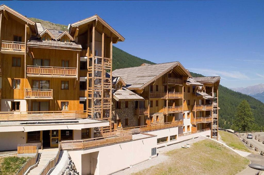 CENTRE STATION 1800 Dernier etage Renove 2 Chambres 6 personnes Skis aux pieds appartement pied des pistes 3