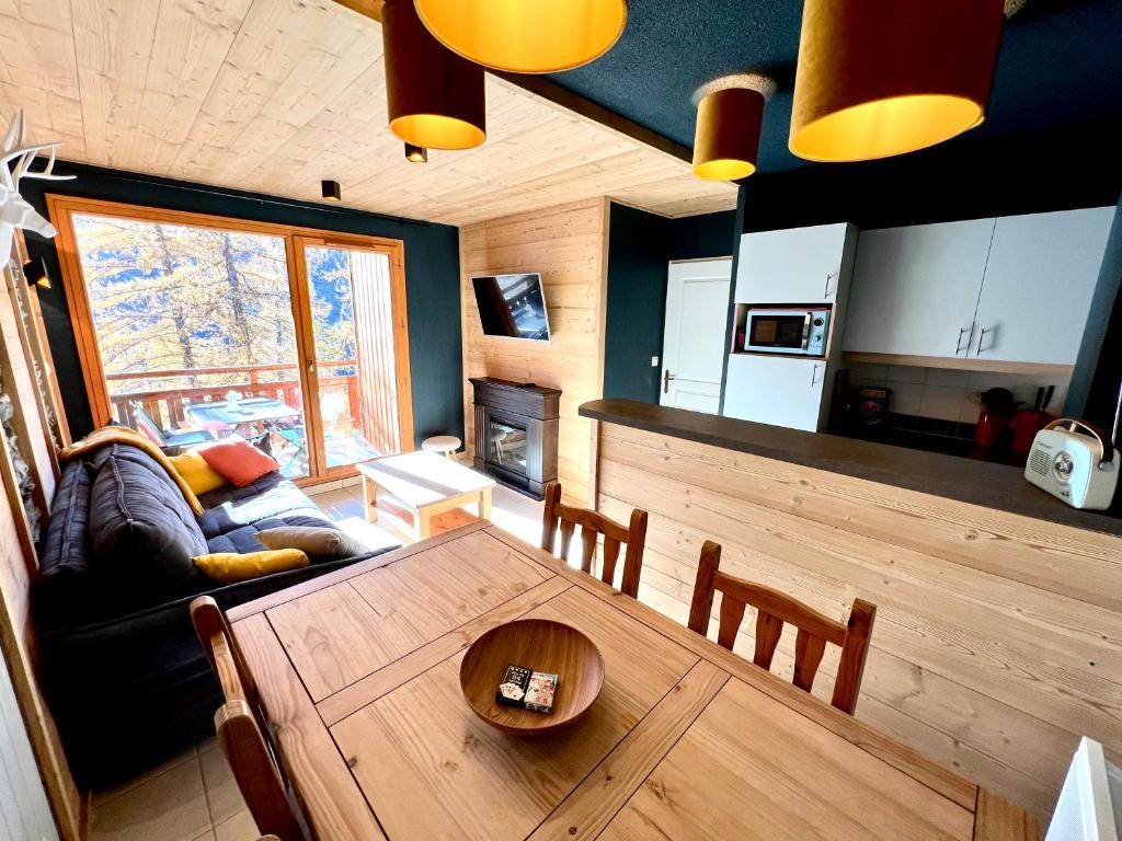 CENTRE STATION 1800 Dernier etage Renove 2 Chambres 6 personnes Skis aux pieds appartement pied des pistes