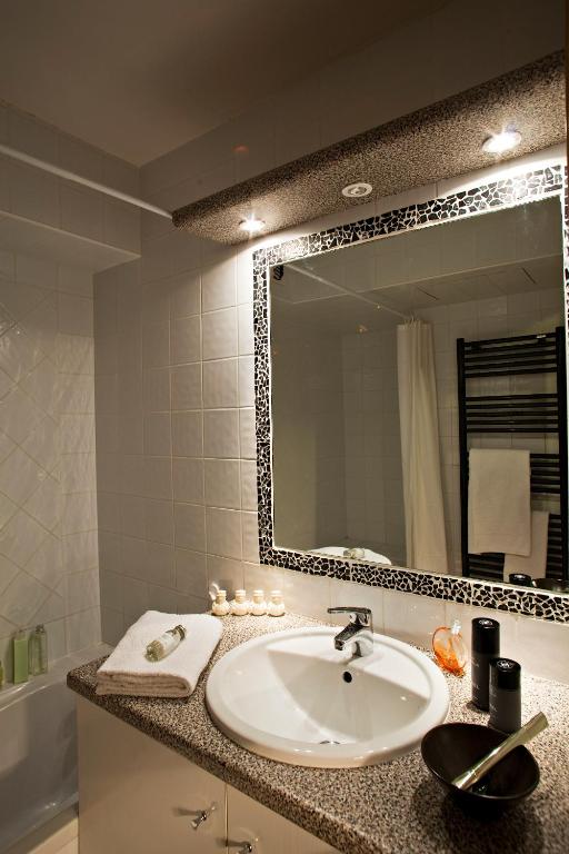 CGH Residences Spas les Chalets du Soleil Authentiques hotel pied des pistes 13