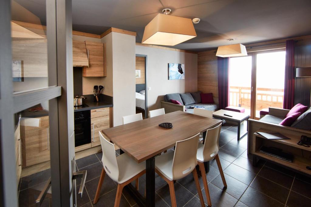 CGH Residences Spas les Chalets du Soleil Contemporain hotel pied des pistes 11