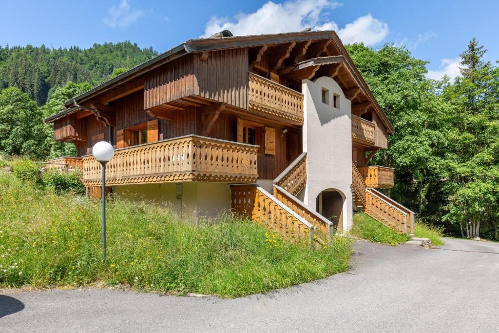 CHARMANT CHALET pres des pistes appartement pied des pistes 7