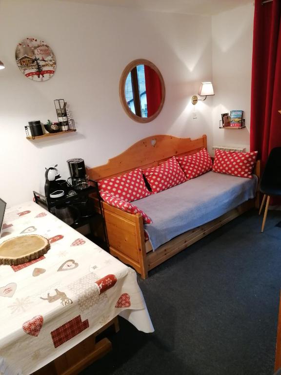 COEUR DALTAIR RISOUL 1850 Appartement T2 confortable skis aux pieds a 300 m centre appartement pied des pistes 1