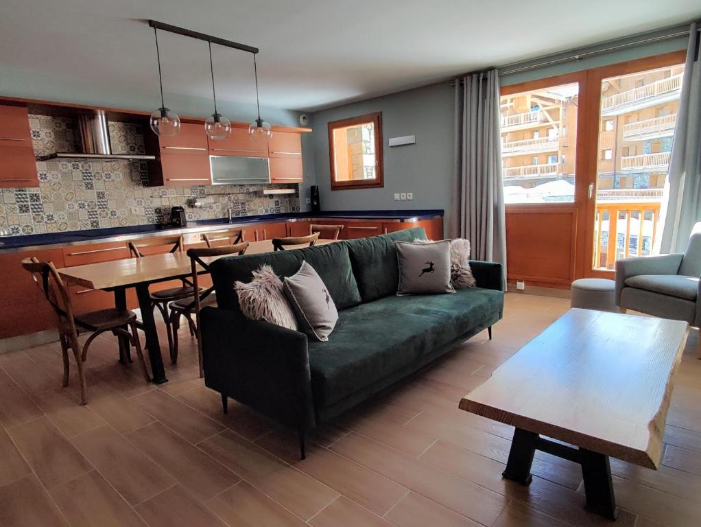 COSY EDEN SKI Luxueux appartement T4 skis aux pieds a Tignes 2100 appartement pied des pistes 3