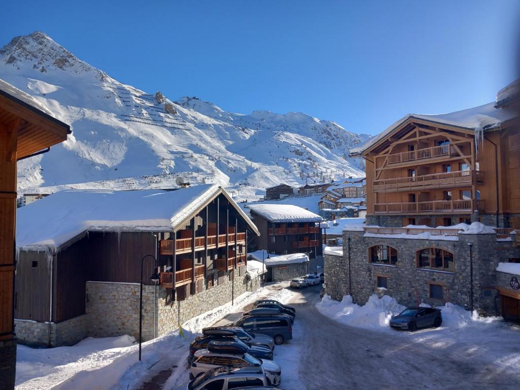 COSY EDEN SKI Luxueux appartement T4 skis aux pieds a Tignes 2100 appartement pied des pistes 5