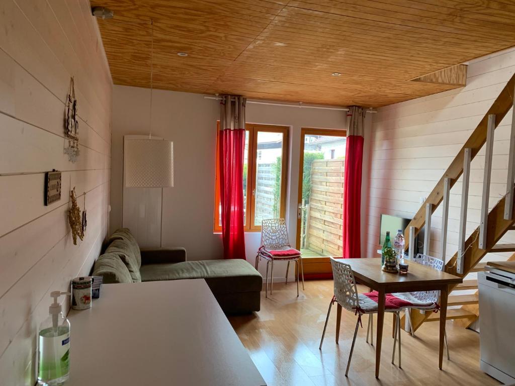 Chalet Elise Plein centre ville appartement pied des pistes 3