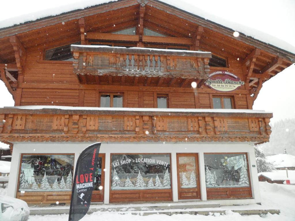 Chalet Hotel Aiguille Blanche Logis hotel pied des pistes 18