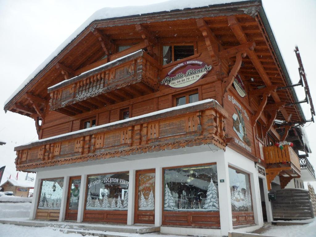 Chalet Hotel Aiguille Blanche Logis hotel pied des pistes 9