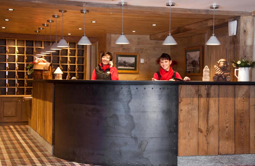 Chalet Hotel La Marmotte La Tapiaz SPA The Originals Relais hotel pied des pistes 5