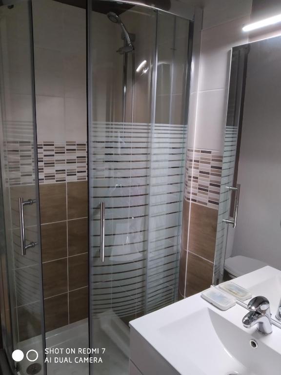 Chalet Hotel Les Marmottes 2 etoiles NN hotel pied des pistes 2