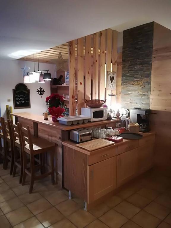 Chalet Hotel Les Marmottes 2 etoiles NN hotel pied des pistes 3