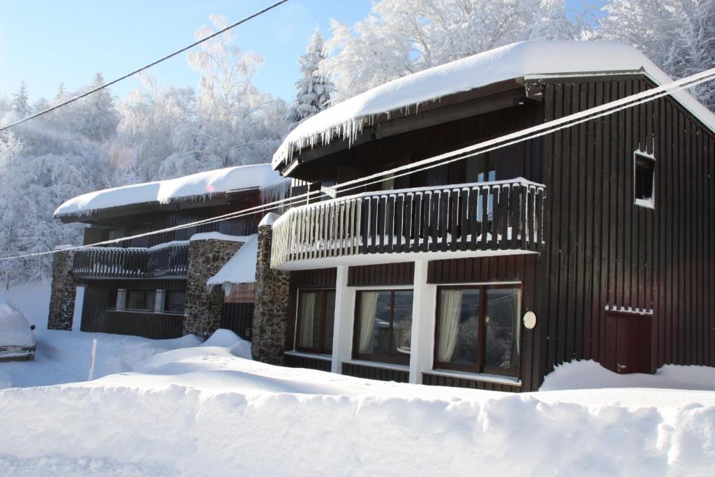 Chalet Hotel Les Marmottes 2 etoiles NN hotel pied des pistes 9