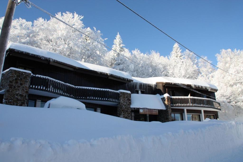 Chalet Hotel Les Marmottes 2 etoiles NN hotel pied des pistes