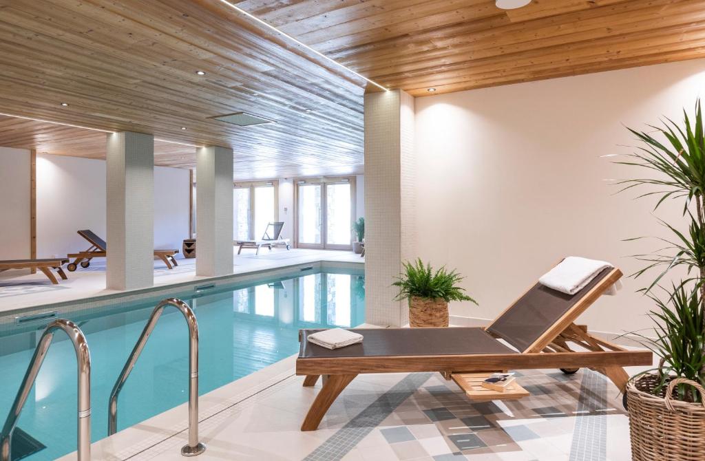 Chalet Hotelier LES EQUINOXES VAL DISERE appartement pied des pistes 2