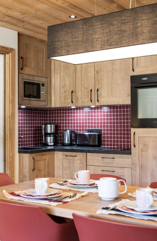 Chalet Hotelier LES EQUINOXES VAL DISERE appartement pied des pistes 8