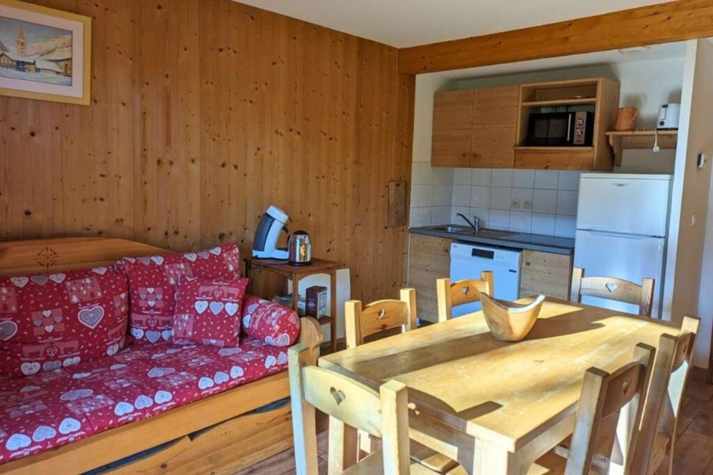 Chalet MOKI acces piscine sauna gite pied des pistes 1