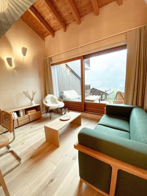 Chalet Meleze skis aux pieds Alpes Sainte Foy station 1550 chalet pied des pistes