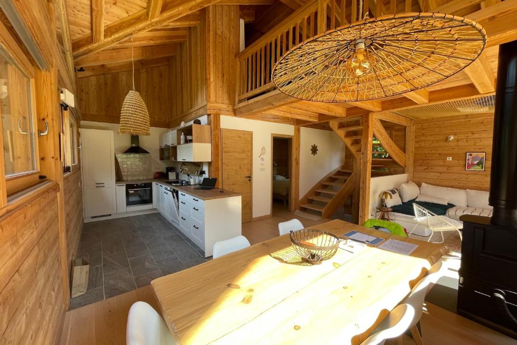 Chalet Mitoyen pour 8 avec BALCON et JARDIN chalet pied des pistes 1