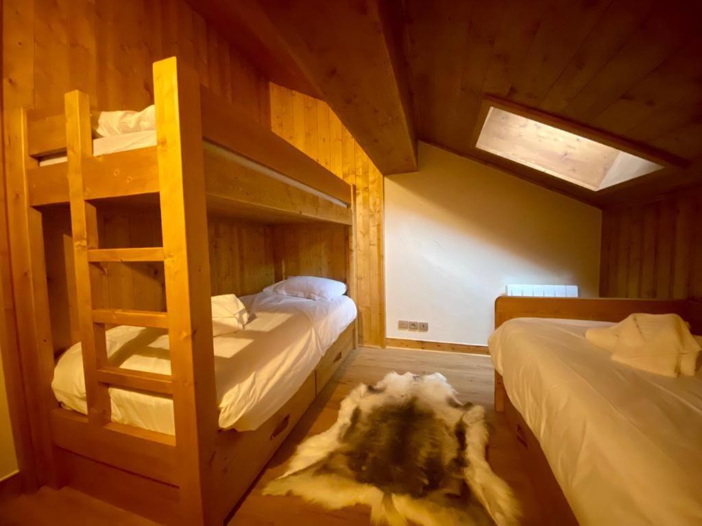 Chalet Mont Blanc Arc 1950 Ski in Ski out 2 bed duplex sleeps 8 appartement pied des pistes 14