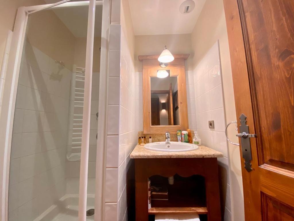 Chalet Mont Blanc Arc 1950 Ski in Ski out 2 bed duplex sleeps 8 appartement pied des pistes 19